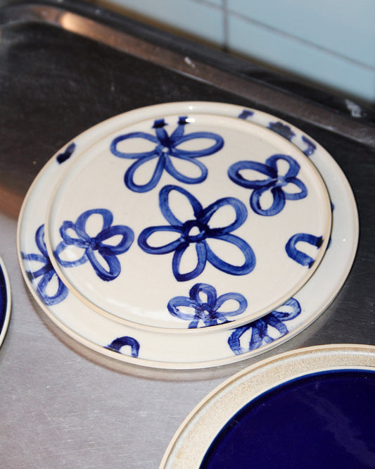 FROKOSTTALLERKEN1: malede blomster